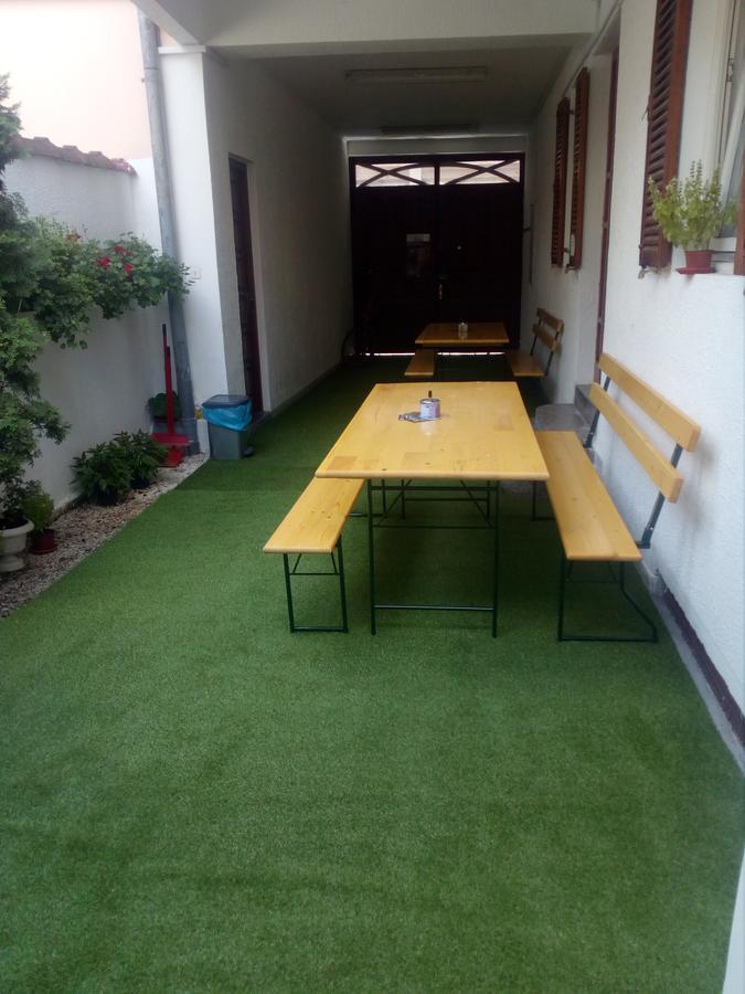Hostel Corner 021 Νόβι Σαντ Εξωτερικό φωτογραφία