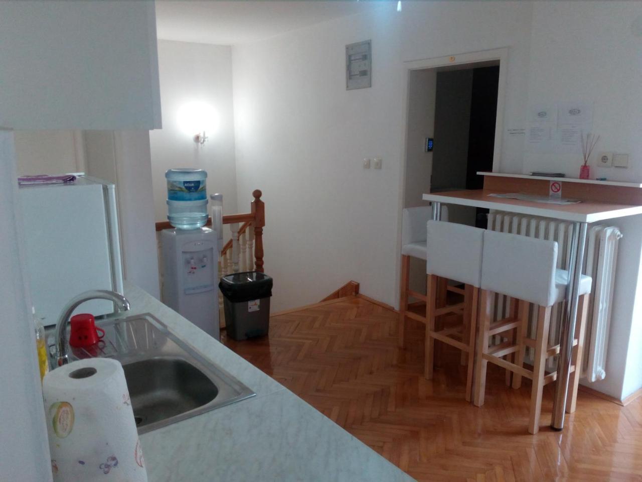 Hostel Corner 021 Νόβι Σαντ Εξωτερικό φωτογραφία