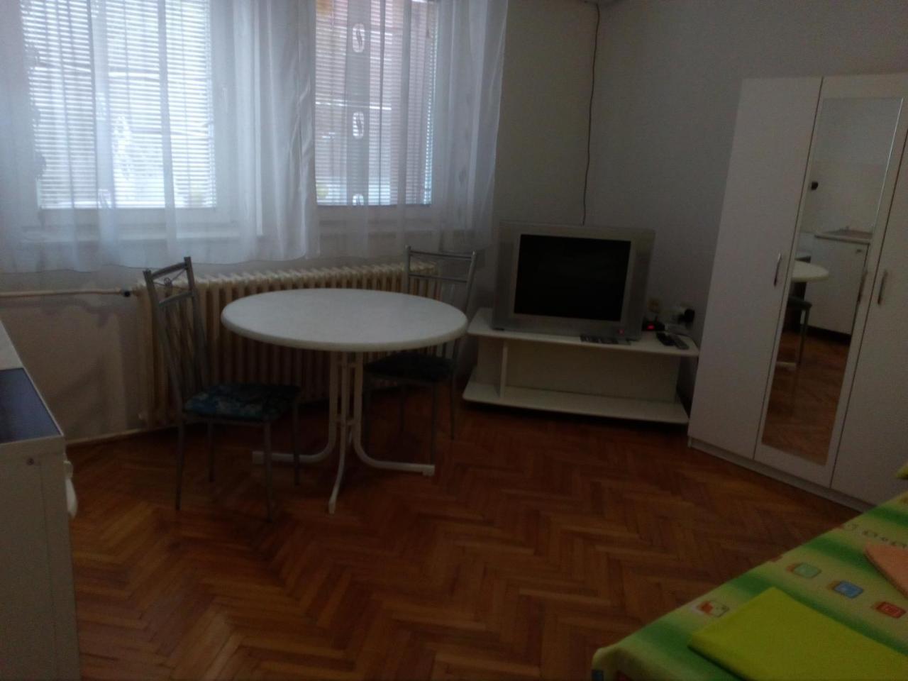 Hostel Corner 021 Νόβι Σαντ Εξωτερικό φωτογραφία